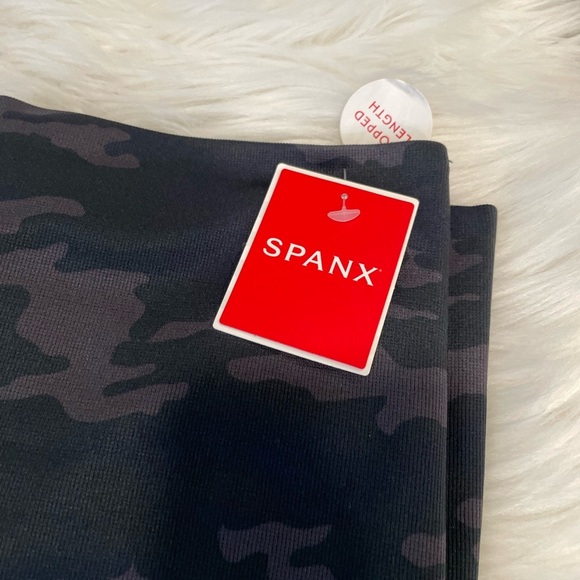 NWT - SPANX Seamless Cropped Camo Leggings Size XL - - Picture 2 of 8